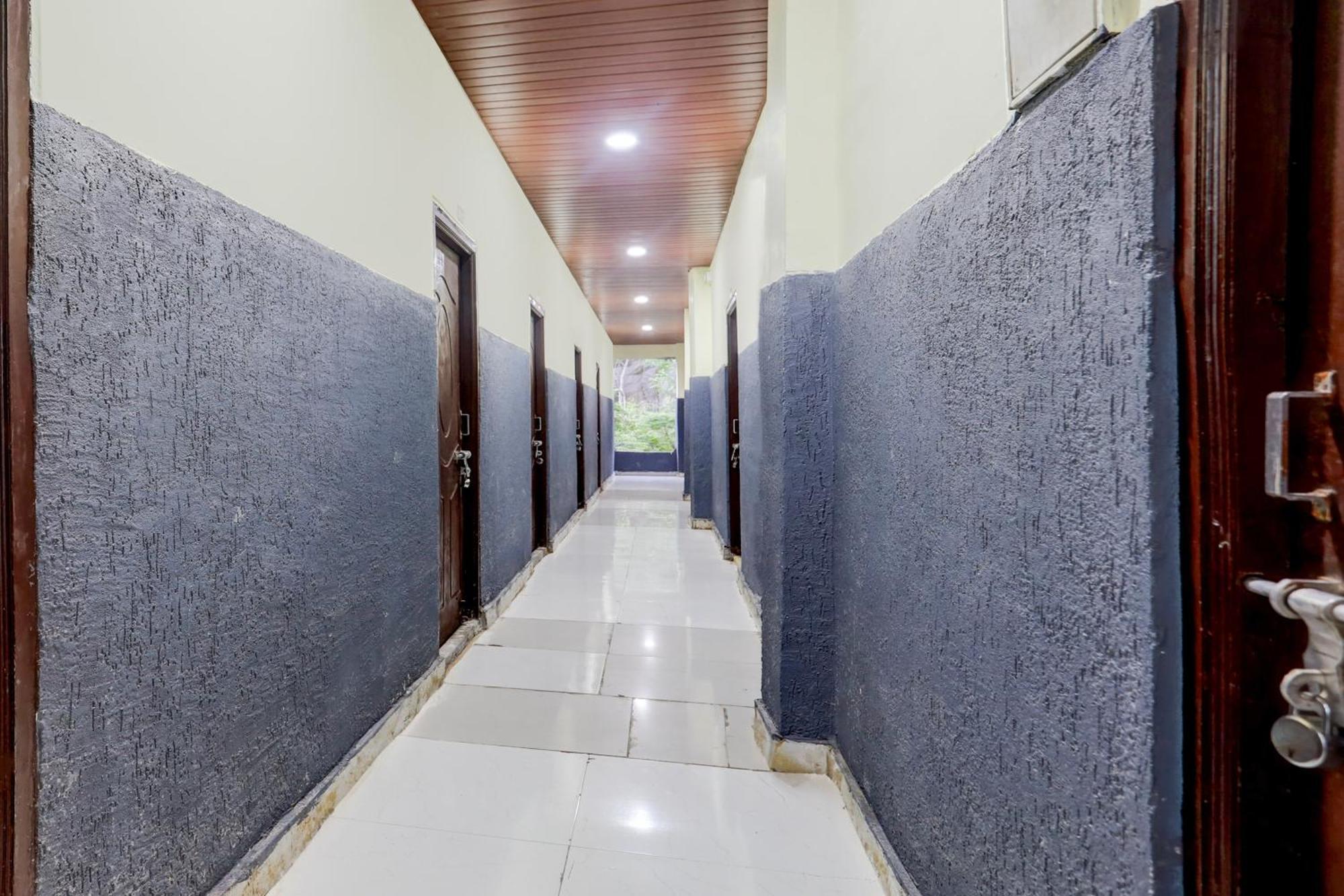 Spot On Sri Karthik Grand Inn Warangal Exterior photo